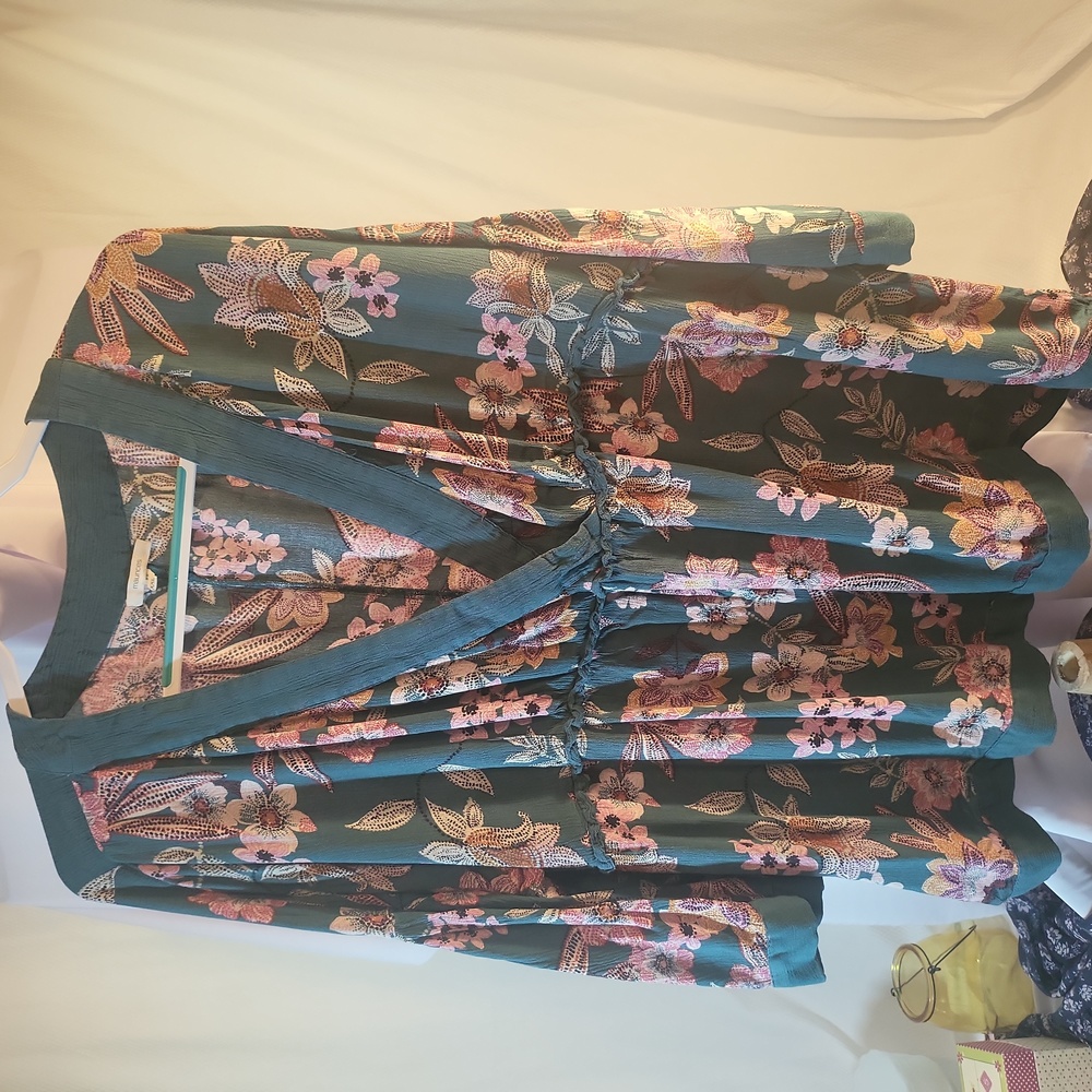XXL Maurices green floral 3/4 sleeves crinkle woven fabric tunic #0083